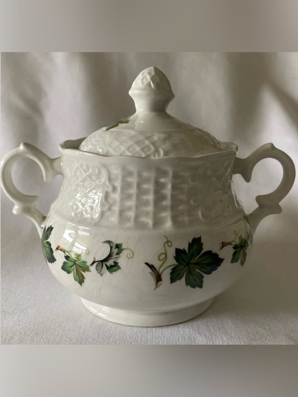 Marlborough Old English Ironstone Lidded Sugar Bowl Concord RARE EUC Vintage